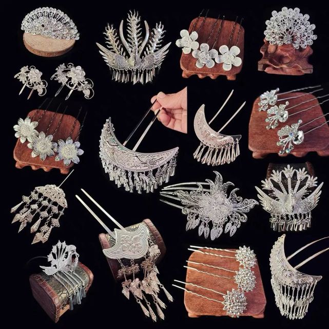 在苗族人的生活里,苗银会被做成首饰,指环,发簪,头饰,餐具等多种形式