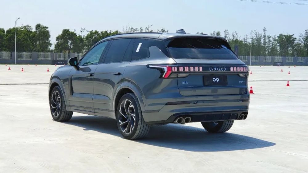 领克09上市轻混版2659万起插混版3159万起