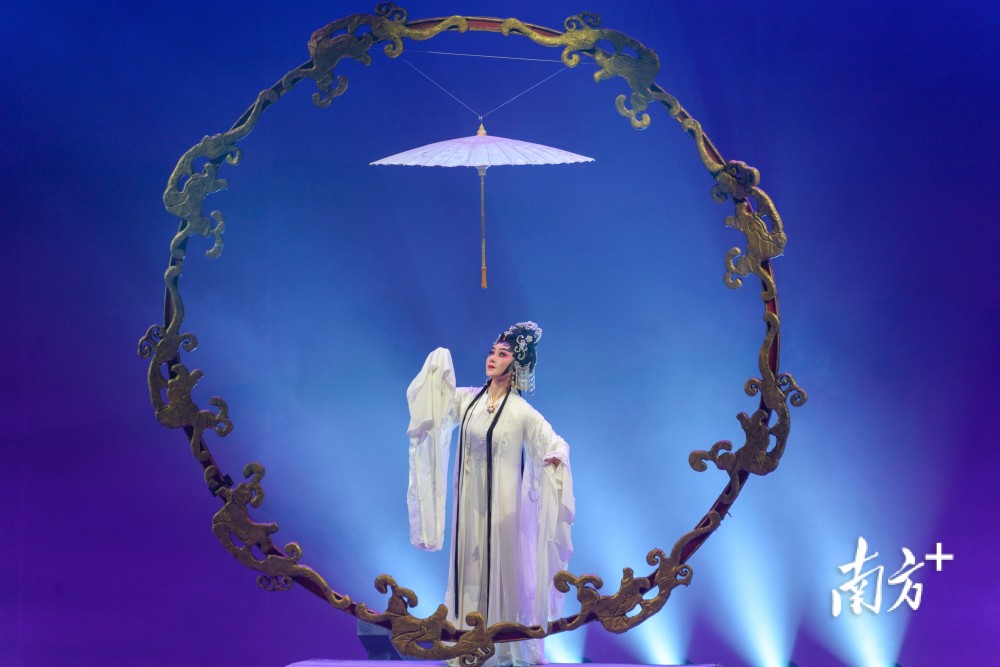 唯美粤剧再度风靡上海滩曾小敏粤剧艺术全国巡演上海场圆满完成