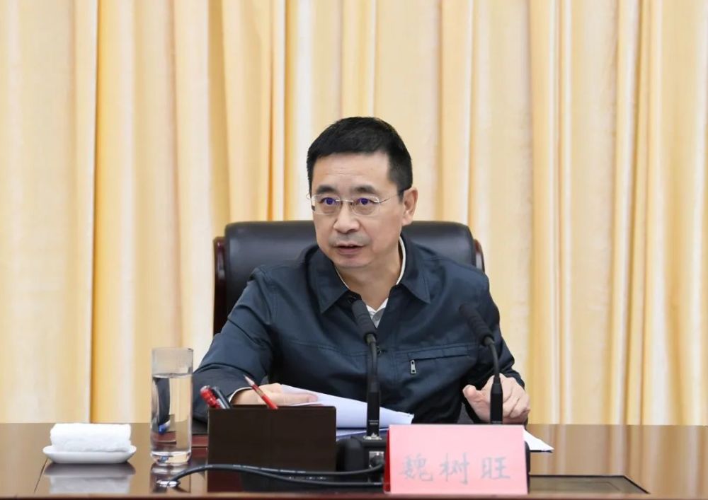 市人大常委会主任范元平,市委副书记,红花岗区委书记潘大福,市委常委