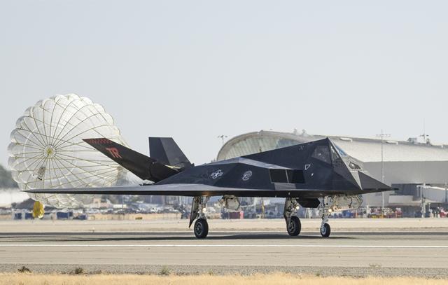 美國f-117n艦載隱身戰鬥機,敗給f-35的改進機型_騰訊新聞