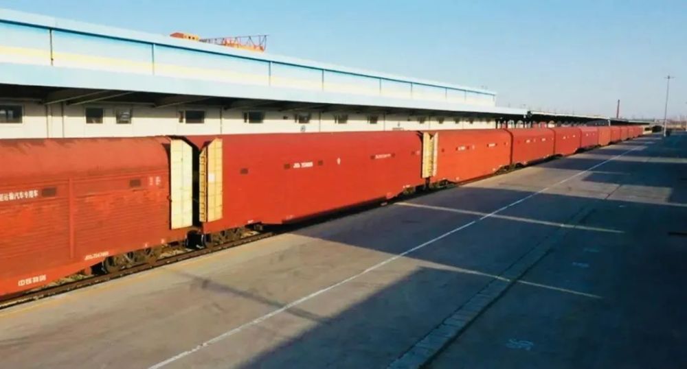 是怎样坐上火车那么你知道这些小汽车和旅行者一路相伴发往海南,杭州