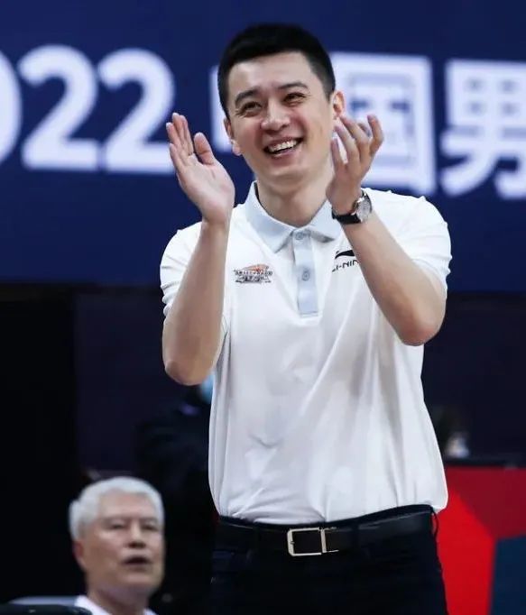 杨鸣的 4 次鼓掌,以及他已摸在手的王炸