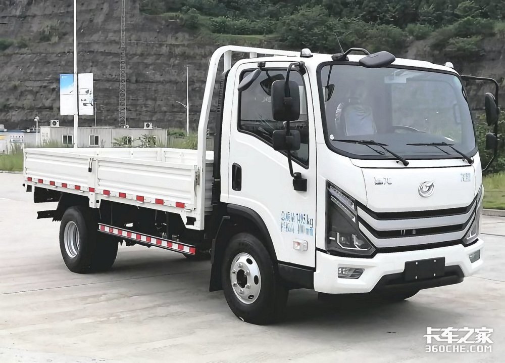 配云内d25发动机能拉38吨货吉利新4米2轻卡曝光