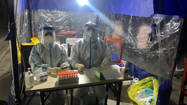 白衣天使 向疫而行 ▏兰州爱尔眼科医院紧急抽调 10名医护支援核酸采集点(图9)