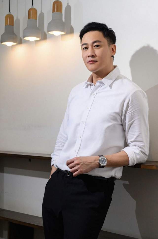 46岁何润东近照发福,与老婆相恋13年无子,自曝愿意尝试人工受孕