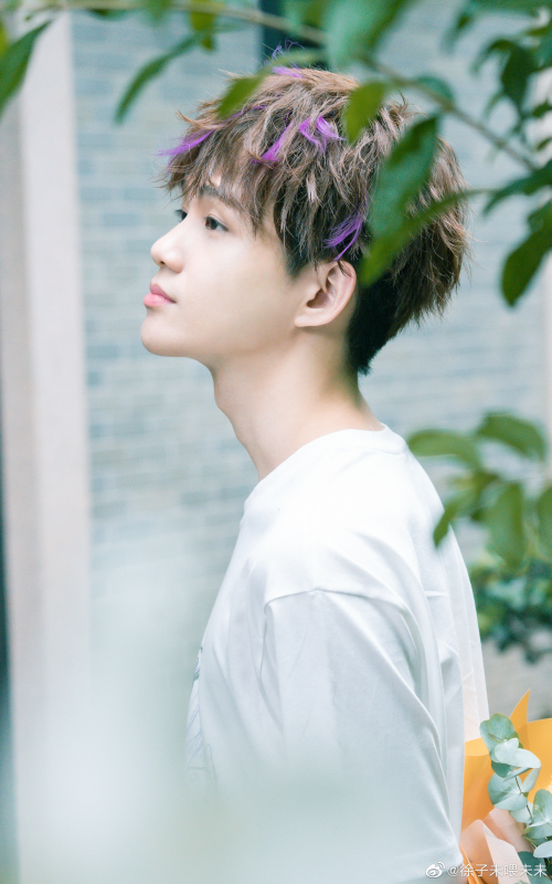 徐子未全新单曲《模仿》登陆酷狗,一曲温柔以慰情伤