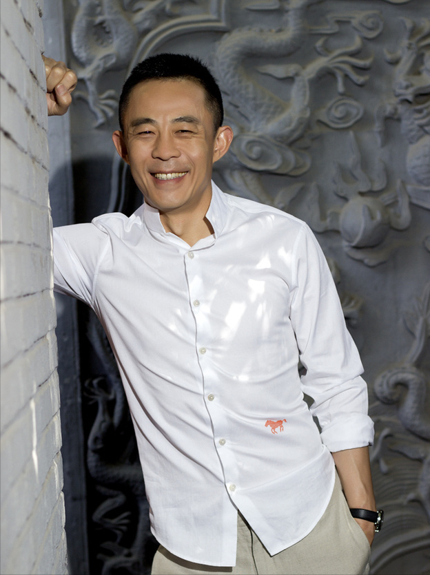 "国家一级演员"侯勇:一婚娶70后,二婚娶80后,三婚娶90后美女