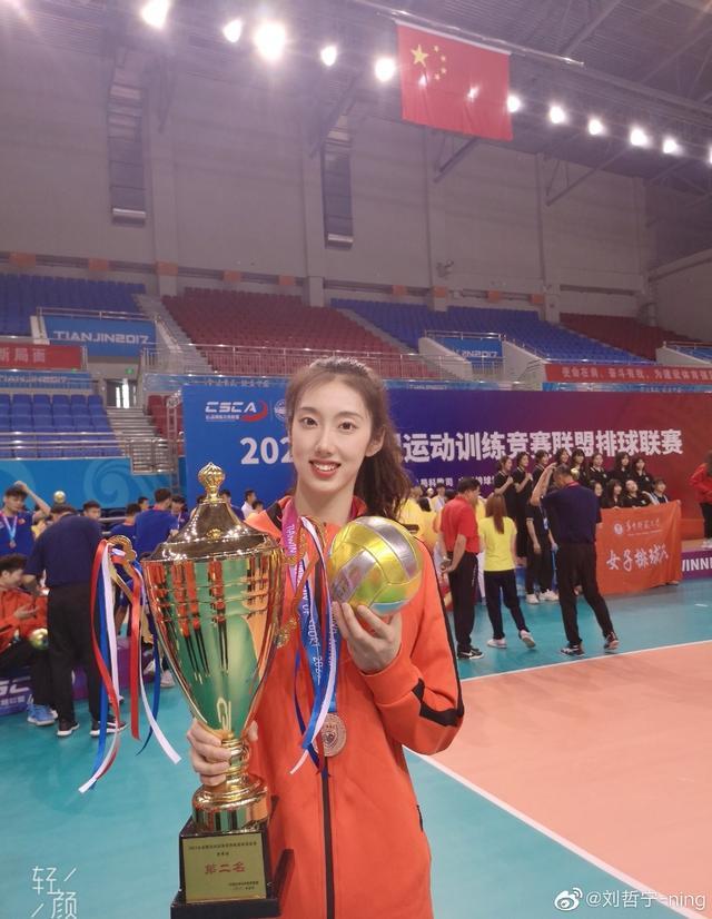 当然,上海女排取得首胜也有一大关键点,队内的新人刘哲宁称得上是击败