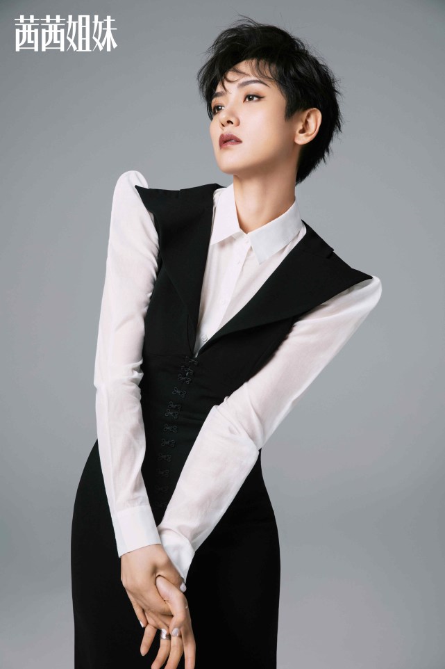 演员李晓峰最新杂志大片释出多套look诠释复古英伦魅力