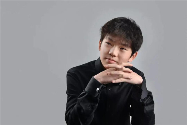 中国唯一！吉首17岁少年饶灏晋级肖邦国际钢琴赛决赛_腾讯新闻
