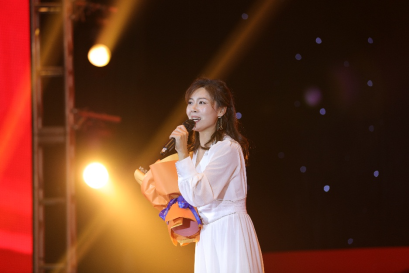 北京电视台双语主持人姜华,国家一级演员刘纪宏与"太空金话筒"刘小琪