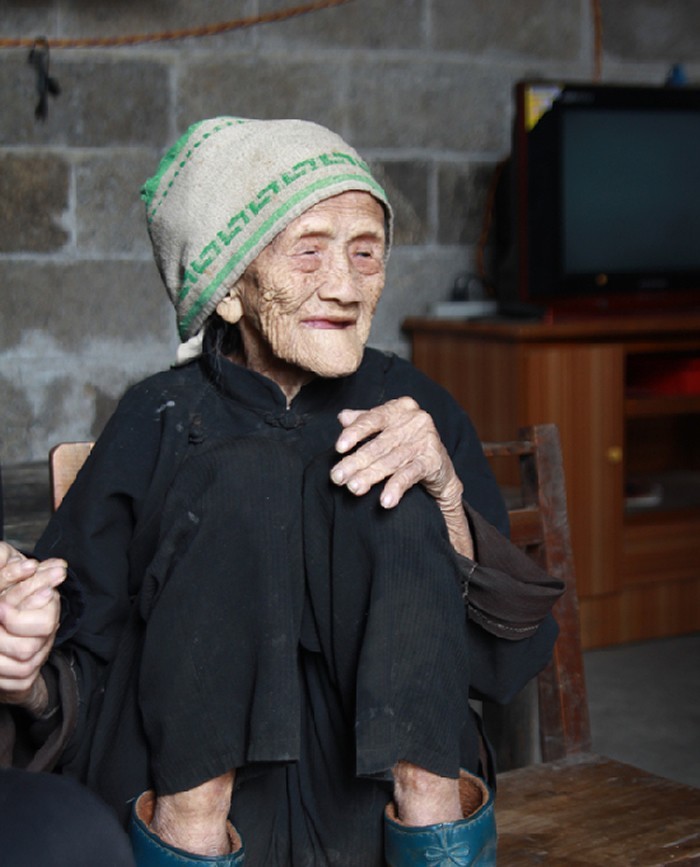 8年前,128岁的超级寿星罗美珍去世,61岁生儿子,她的年龄可信吗_腾讯