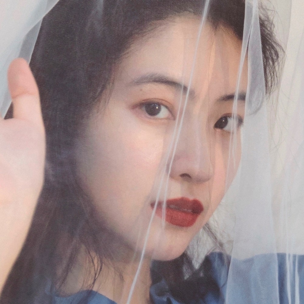 港风天花板的真人女生头像