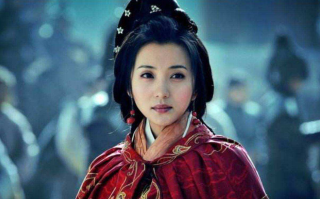 曹操将貂蝉送给关羽后，为何次日哭着自尽，关羽对她做了啥？ - 全网搜