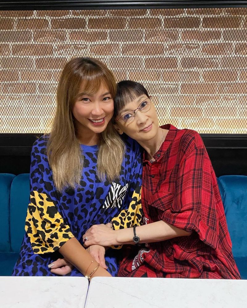 罗乐林与家人庆73岁生日3个女儿美貌出众妻子息影20年罕露面