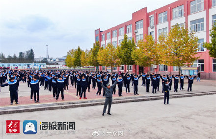 63岁大爷,变身学生"领舞"|桑园镇|莒县