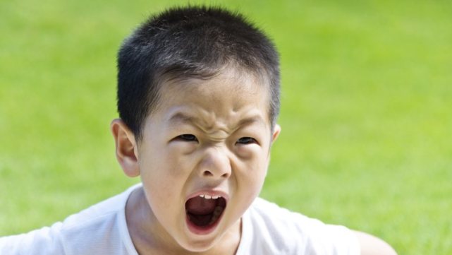 孩子老爱发脾气闹情绪?学会这三招,孩子性格好情商高,超管用