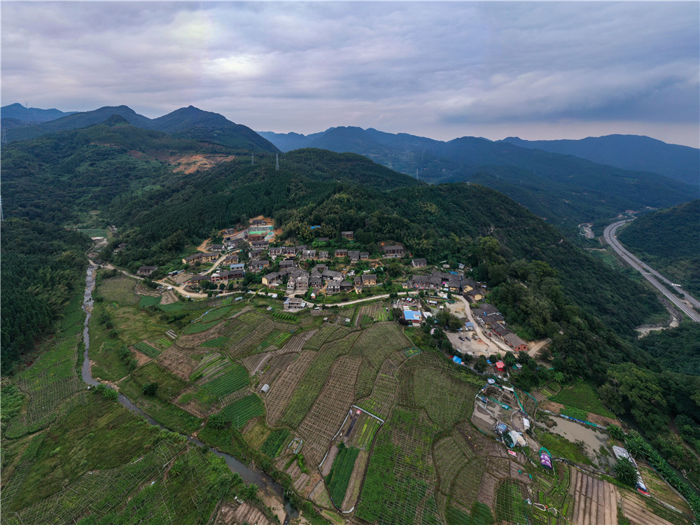 福州高新区九都村美景山间藏村庄云中现