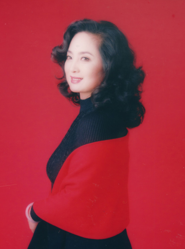 昔日影坛金花 今朝画坛女将|张金玲