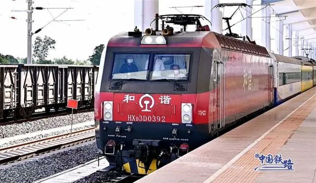 先睹为快坐上中老铁路的火车一起去看老挝