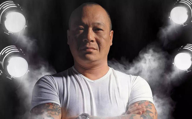 吴志雄15岁称霸铜锣湾巅峰手下2000小弟落魄时古天乐帮还千万赌债