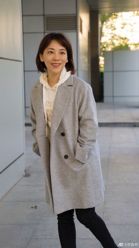 央视主播劳春燕庆祝38岁生日休闲打扮气色佳