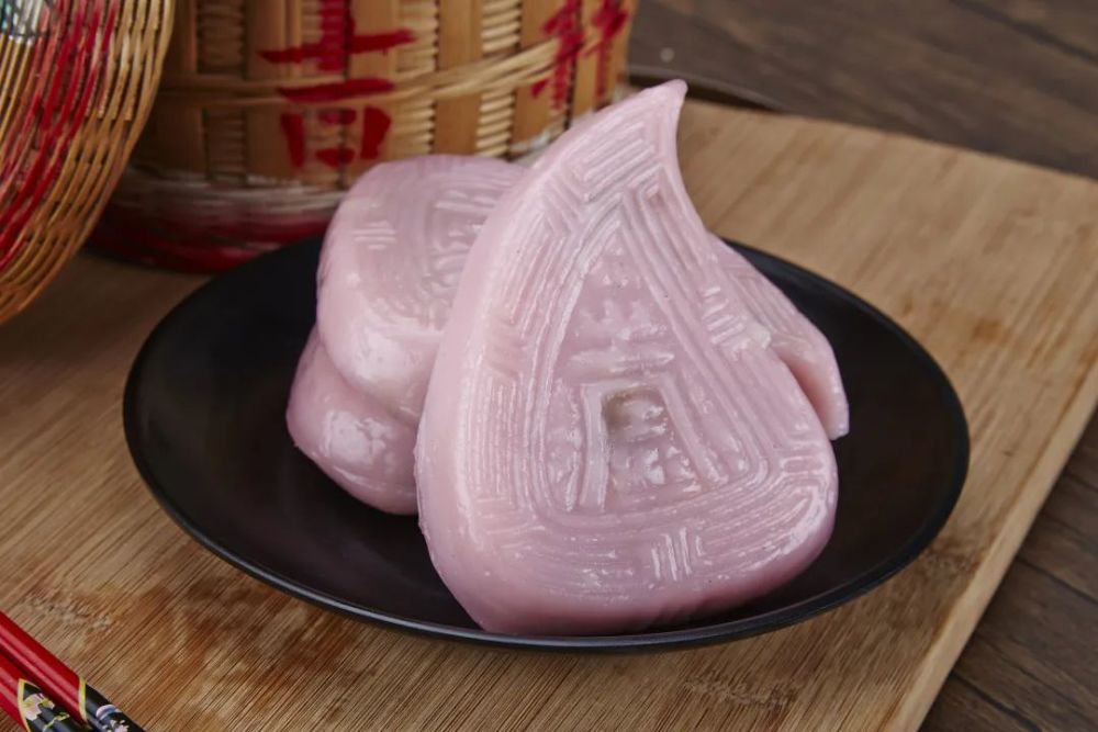 红桃粿潮汕地区流传着"无可奈何舂甜粿"的民谚,形容以前潮汕人背着