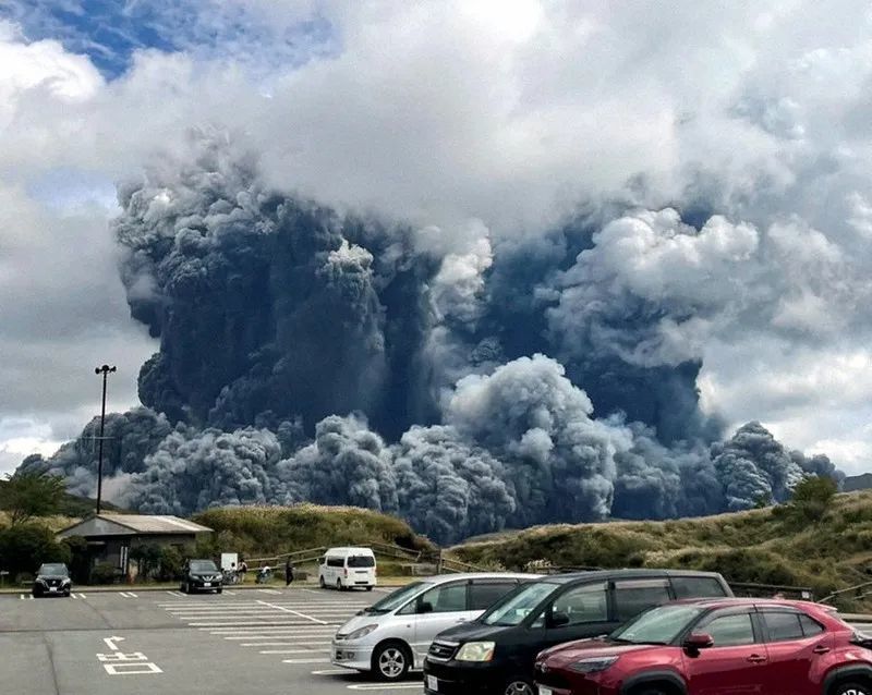 时事】日本熊本县阿苏山火山今日喷发 碎屑流至1公里以外