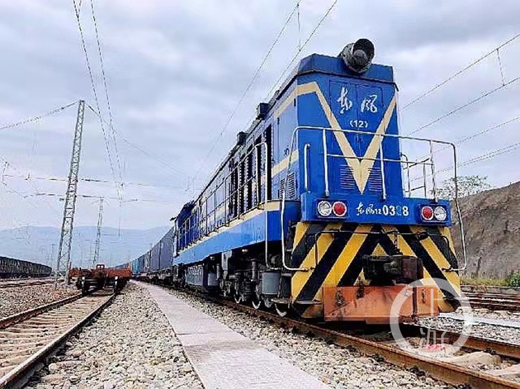 鱼嘴站中欧班列成渝开行破百