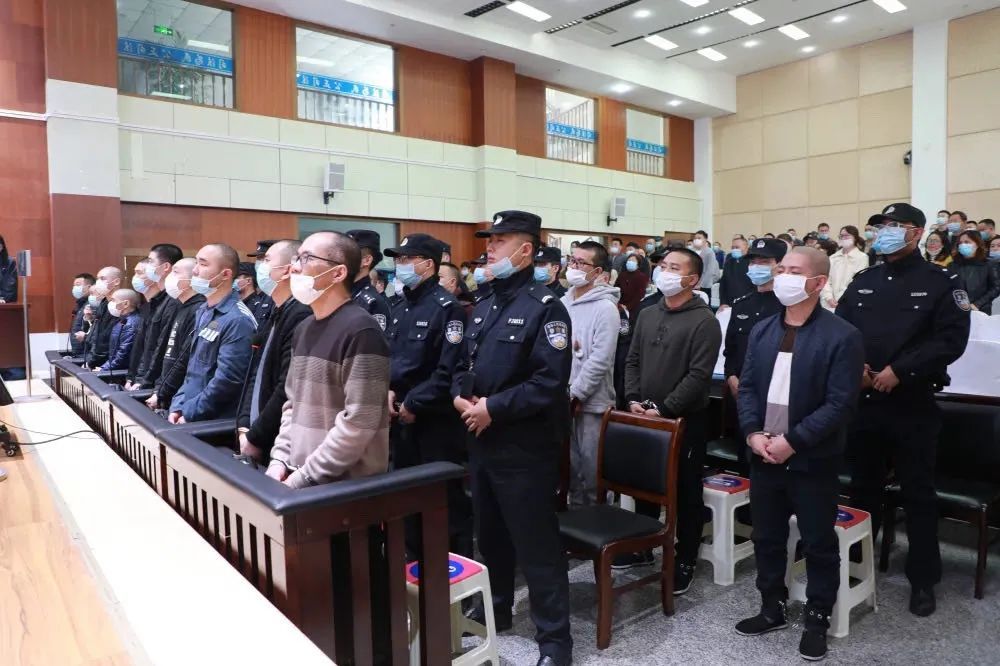 庭审丨广元一恶势力犯罪组织受审23名成员分别获刑