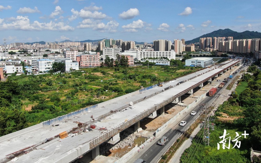 三乡镇花坛路口,是经g105国道从中山城区前往三乡镇的必经之地,周边