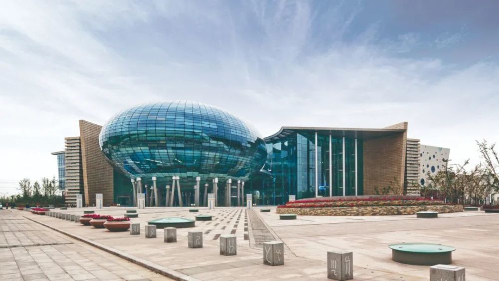 寿光市博物馆有两大基本陈列,分别为《寿光简史陈列展》,《专题陈列展