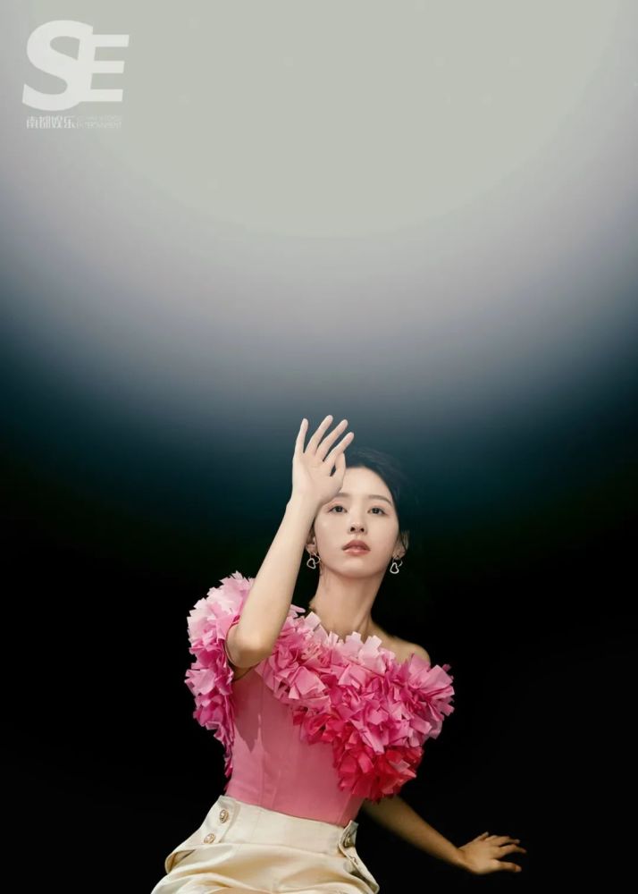 陈都灵:从紧绷到打开_腾讯新闻