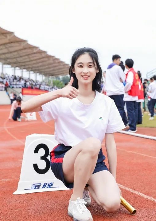 新闻一哨乍响处千军竞犇时杭州学军中学第五十九届田径运动会暨海创园