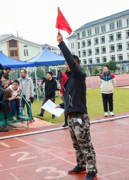 新聞一哨乍響處千軍競犇時杭州學軍中學第五十九屆田徑運動會暨海創園