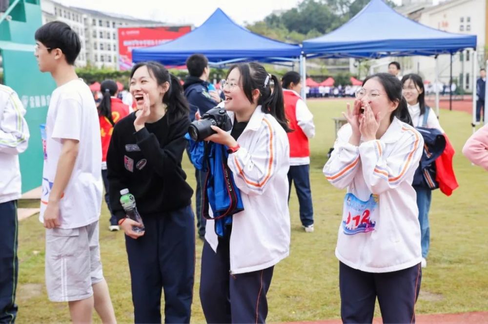 新闻一哨乍响处千军竞犇时杭州学军中学第五十九届田径运动会暨海创园
