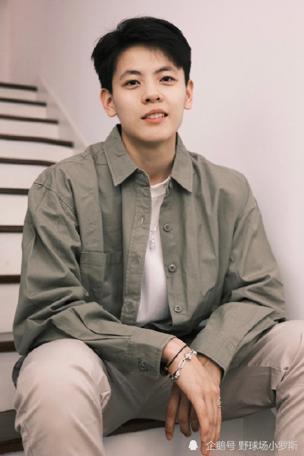 女篮新星杨舒予官宣耐克代言网友态度两极吵翻了