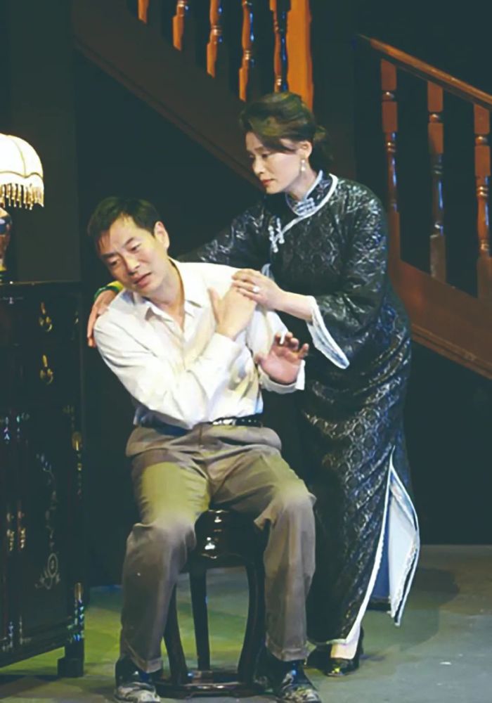 濮存昕最后一次演周萍是在2004年,导演陈薪伊排的明星版《雷雨》.