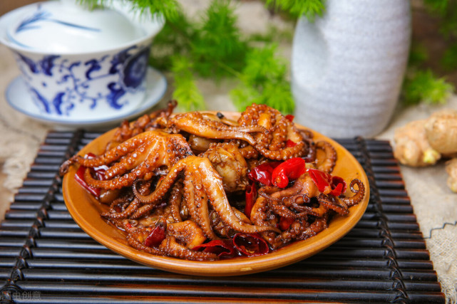 八爪鱼别总白灼啦!来到香辣的酱爆八爪鱼吧!超入味超q弹超下饭