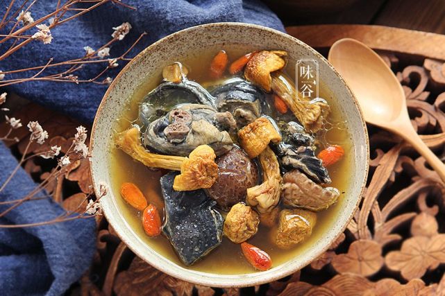 明日霜降有条件多给家人煲这汤驱寒暖身营养足对女性尤其好