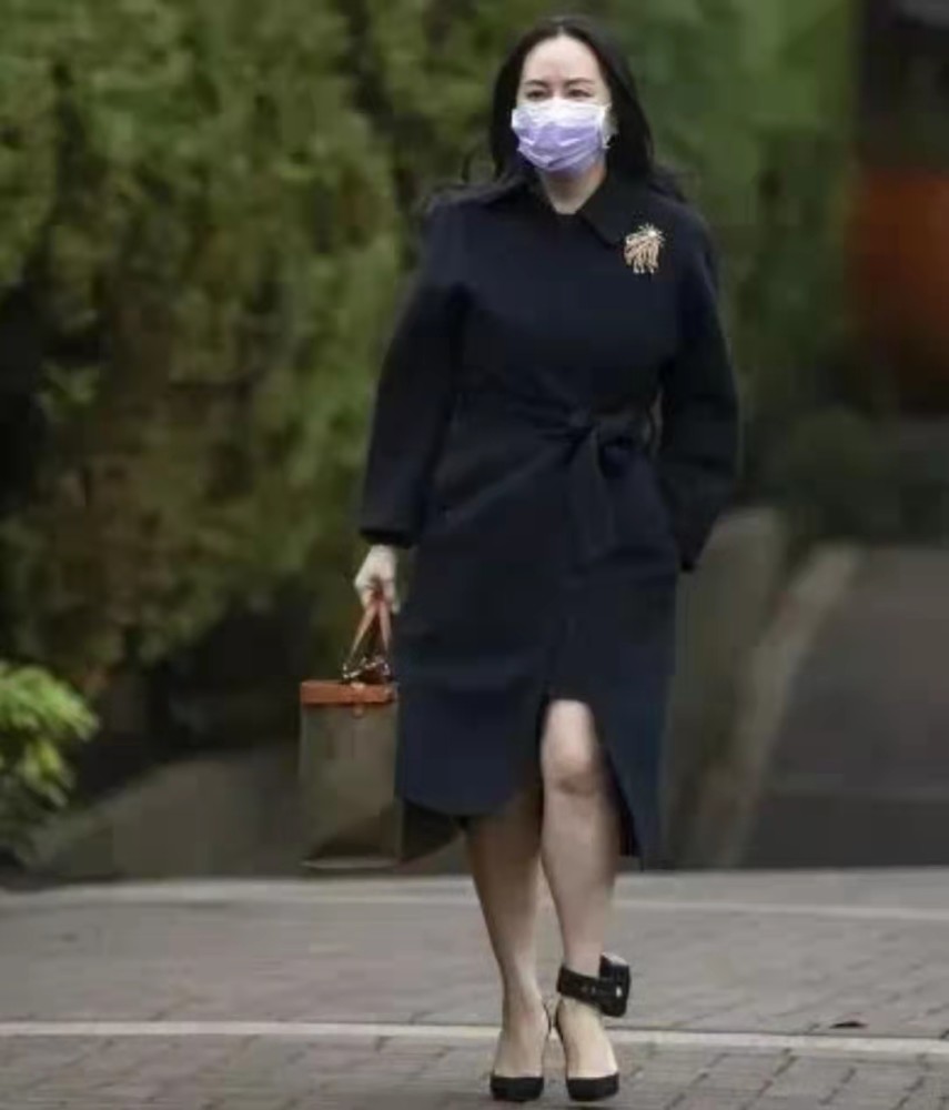 孟晚舟在"欢迎回家"声中归来,再到被骂惨!她有什么错?