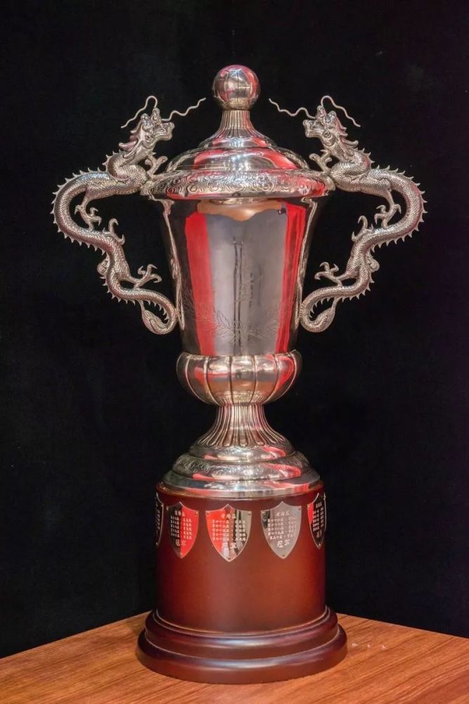 让三追三点球大逆转史上第一张红牌这一届省港杯实在太精彩