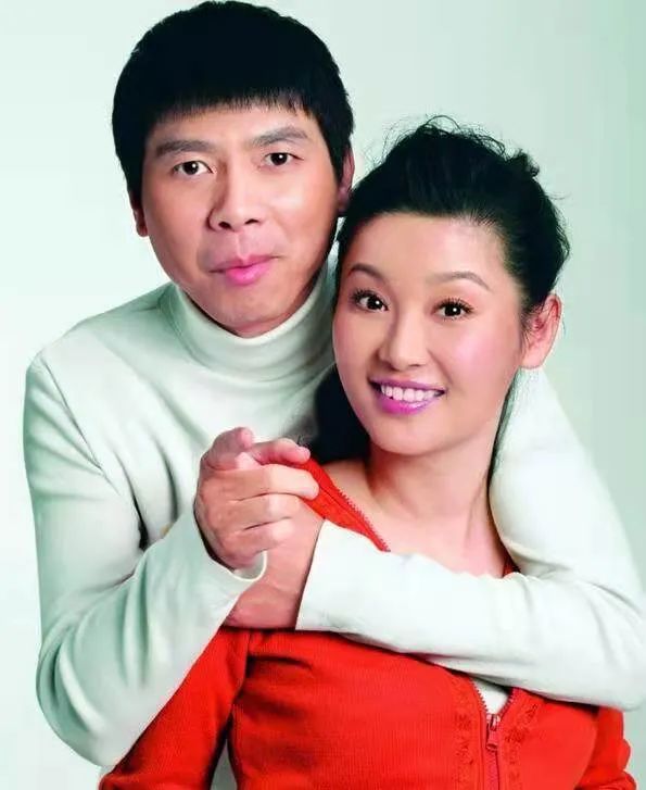 抛弃糟糠之妻,怒骂观众,强迫苗苗跳舞,冯小刚跌落的口碑到底是回不去