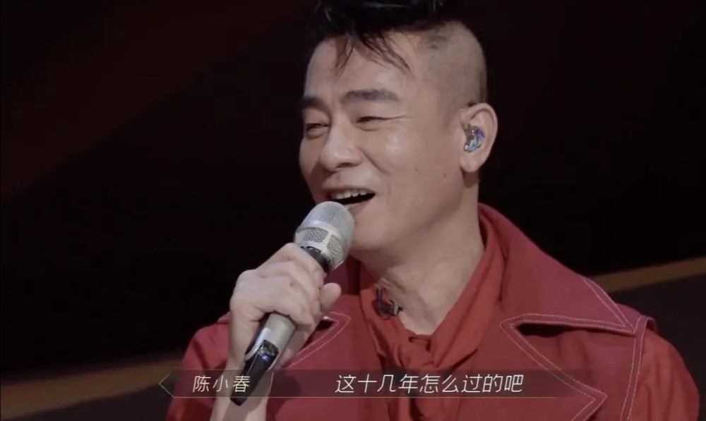 陈小春看应采儿的眼神，也太宠溺了吧？网友：她在闹，他在笑！