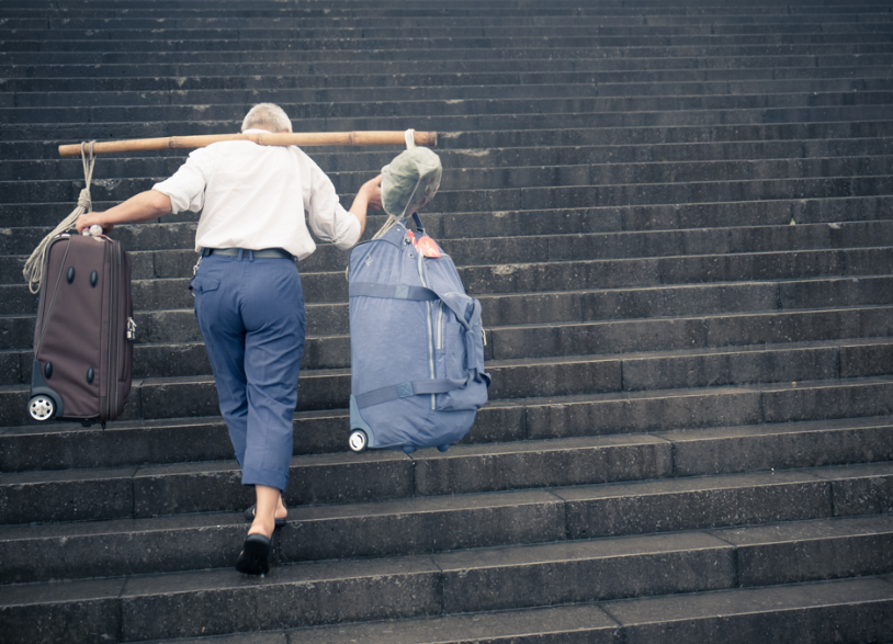 这张父子照曾火遍全网10年过去父亲扛了4万包货扛出一套房