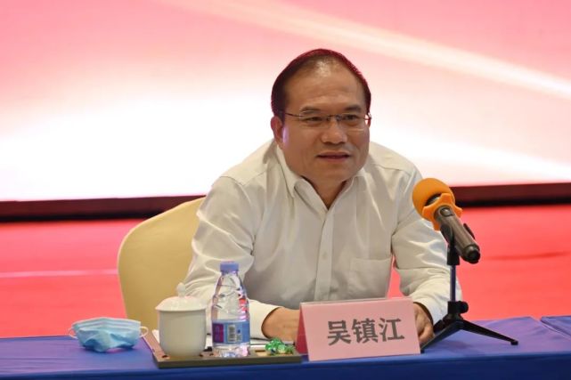 最后,省直机关工委副书记吴镇江代表工委专班,向抗疫