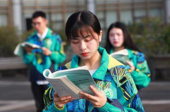 华南农大被学生“放鸽子”，177名新生放弃入学，复读是否有限制