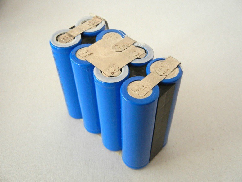 锂离子电池是采用储锂化合物作为正负极材料构成的电池