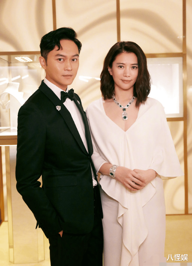 袁咏仪晒老公练歌照温情表白我们有彼此张智霖胡子花白超投入